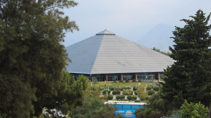 Glas Pyramide Messe und Kongresszentrum,