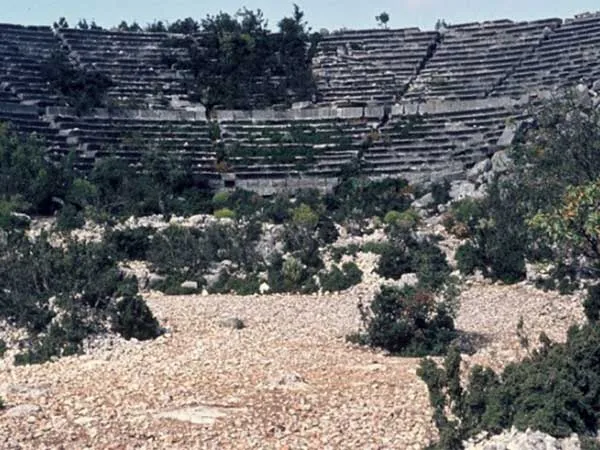 Kyaneai Antike Stadt Titelbild,Kyaneai, antike Stadt, Antalya, historische Stätten, Lykien, Römische Zeit, Theater, Archäologie, Tourismus, Kaş, Demre, antike Mauern, Sarkophage, Nekropole, 4. Jahrhundert v. Chr., Byzantinische Zeit, Lage, Anreise, Eintrittspreis, Öffnungszeiten, Besuchstage